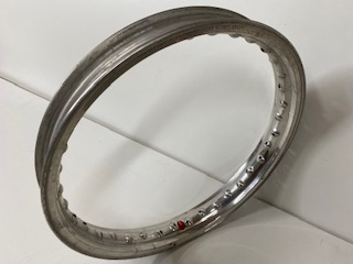 Llanta aluminio 18" x 1,85 36 radios,sin nervio,con labio, color plata