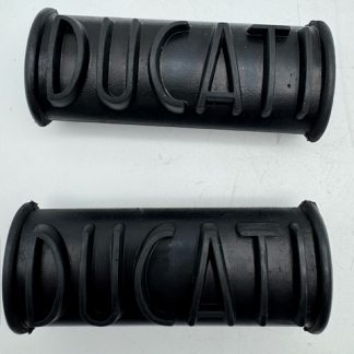 Juego de estriberas; reposapies Ducati